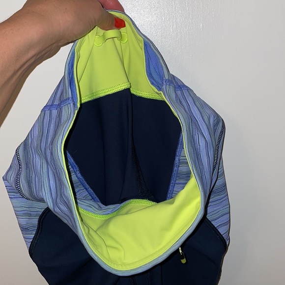 Lululemon Work out tights. Size 4 (worn once) - Picture 10 of 12